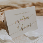 Elegant Gold Calligraphy Matron of Honor Bedankkaart<br><div class="desc">Deze elegante goudkalligrafie-matron van eer bedankt je kaart is perfect voor een eenvoudige bruiloft. Het neutrale ontwerp is voorzien van een minimalistische kaart met romantische en faux gouden folie-typografie. Opmerking: dit ontwerp is niet voorzien van echte gouden folie. Het is een afbeelding van hoge kwaliteit die gemaakt is om op...</div>