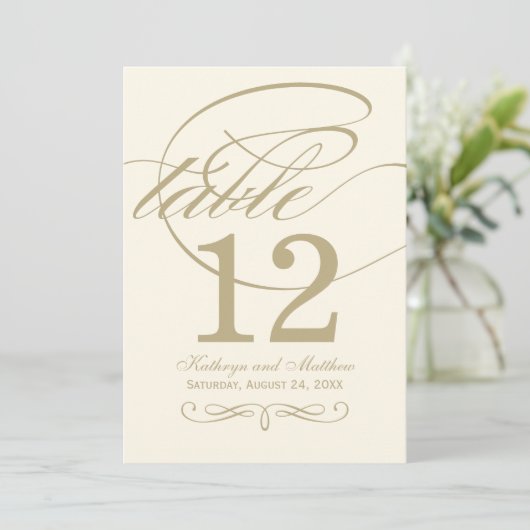 Elegant Gold Calligraphy Wedding Table Number Kaart (Staand voorkant)