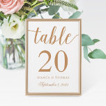 Elegant Gold Calligraphy Wedding Table Number Kaart<br><div class="desc">Pas de achtergrondkleur of het exemplaar en het deeg aan om voor en achter te dupliceren en de backerkleur te veranderen in wit of transparant. Papieren snijdsels en doekjes zijn optioneel.</div>