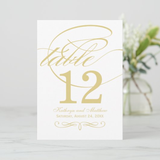 Elegant Gold Calligraphy Wedding Table Number Kaart (Staand voorkant)