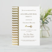 Elegant Gold Chevron Stripes Housewarming Party Kaart (Staand voorkant)