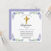 Elegant Gold Cross Lavender Boy Baptisme Invitatio Kaart (Voorkant / Achterkant in situ)