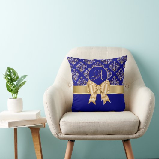 Elegant Gold Damask Monogram op Navy Blue Kussen (Stoel)