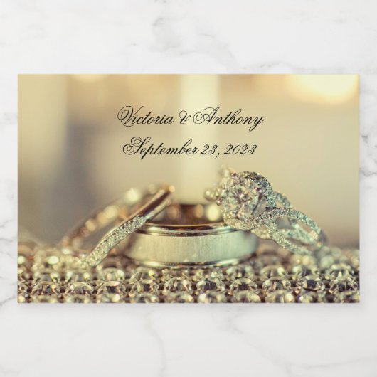 Elegant Gold Date Name Script Weddenschap Likeurfles Etiket (Enkel label)