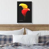 Elegant Gold en Crimson Calla Lilies Canvas Afdruk (Insitu (Slaapkamer))