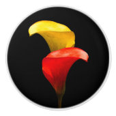 Elegant Gold en Crimson Calla Lilies Keramische Knop (Voorkant)