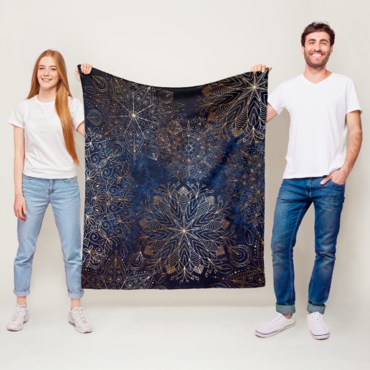 Elegant Gold en Dark Blue Floral Mandala Pattern Fleece Deken (In situ)