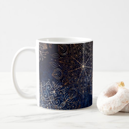 Elegant Gold en Dark Blue Floral Mandala Pattern Koffiemok (Met donut)