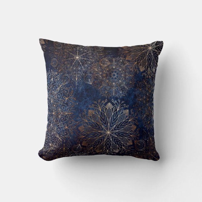 Elegant Gold en Dark Blue Floral Mandala Pattern Kussen (Voorkant)
