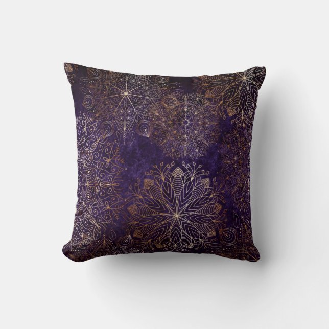 Elegant Gold en Paarse Floral Mandala Pattern Kussen (Voorkant)