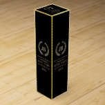Elegant Gold en Silver Laurel Wreatwine Box Wijn<br><div class="desc">Elegant,  eenvoudig,  monogrammed wijnkeurmerk. Goud en zilverlaurel met een aanpasbaar monogram. Zwarte verwisselbare achtergrond en aanpasbare tekst sjabloon.</div>
