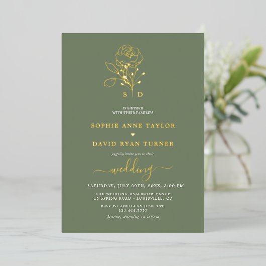 Elegant Gold Floral Sage Green Monogram Wedding Folie Uitnodiging (Staand Voorkant)