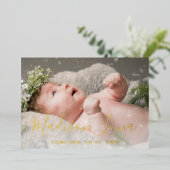 Elegant Gold Foil Girl Foto geboorteaankondiging Folie Uitnodiging (Staand Voorkant)