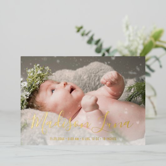 Elegant Gold Foil Girl Foto geboorteaankondiging Folie Uitnodiging (Staand Voorkant)