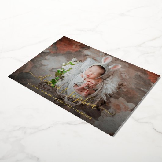 Elegant Gold Foil Girl Foto geboorteaankondiging Folie Uitnodiging (Gedraaid)
