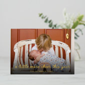 Elegant Gold Foil Kerstmis Nieuwe Baby Aankondigin Folie Uitnodiging (Staand Voorkant)
