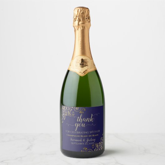 Elegant Gold Frills op Navy Blue Weddenschap Harte Sparkling Wijnetiket (Voorkant)