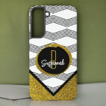 Elegant Gold Glitter Black White Zigazg Pattern Samsung Galaxy Hoesje<br><div class="desc">Dit zwart-wit zigzagontwerp zet de bovenkant van het hoesje af met een gouden glitter-kalligrafiecirkel met een sjabloon van naam en initiaal letter monogram over een faux gouden glitter onderkant. Vul de sjabloon velden in of bewerk met het ontwerpgereedschap om een lettertype,  grootte en kleur te selecteren die u wilt.</div>