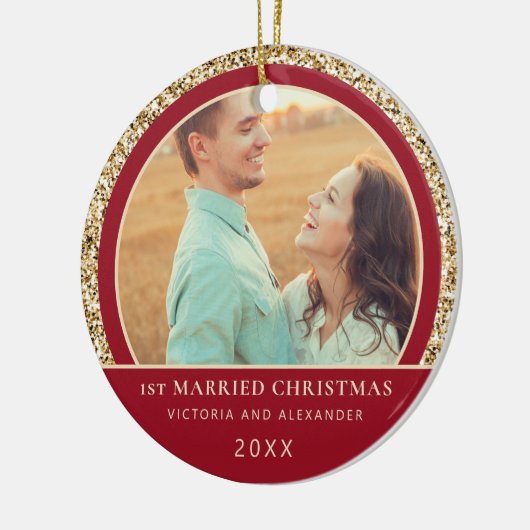 Elegant Gold Glitter Red, eerste kerst met huwelij Keramisch Ornament (Links)