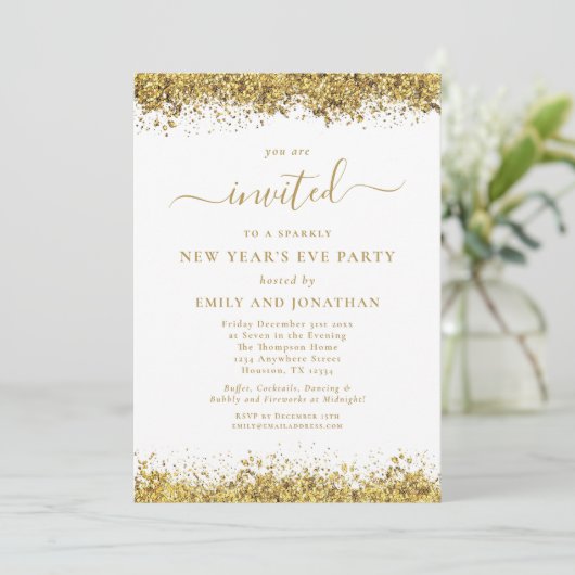 Elegant Gold Glitter Script New Years Eve Party Kaart (Staand voorkant)