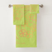 Elegant Gold Green Abstract Floral Pattern Bad Handdoek (Insitu)