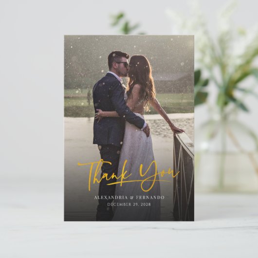 Elegant Gold Hand-Lettered Weddenfoto Hartelijk da Notitiekaartje (Staand voorkant)