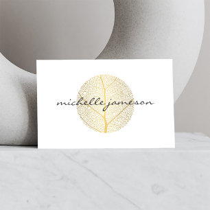 Elegant Gold Leaf Logo op Wit Visitekaartje