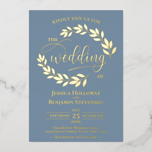 Elegant Gold Leaves op Dusty Blue Classy Wedding Folie Uitnodiging (Voorkant)