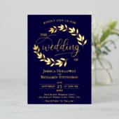 Elegant Gold Leaves op marineblauw Classy Wedding Folie Uitnodiging (Staand Voorkant)