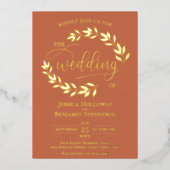 Elegant Gold Leaves op Terracotta Classy Wedding Folie Uitnodiging (Voorkant)
