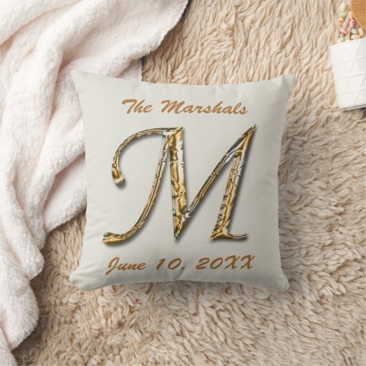 Elegant Gold Letter M Monogram Wedding Keepslag Kussen (Deken)