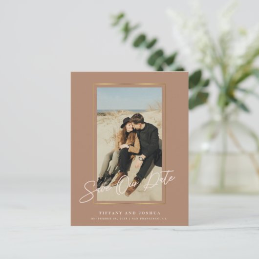 Elegant Gold Lijst Photo Wedding Save the Date Aankondigingskaart (Staand voorkant)