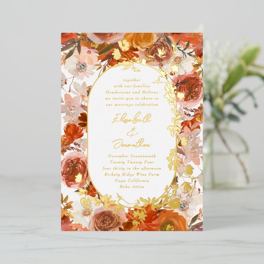 Elegant Gold Lijst Wreator Floral Abundance Weddin Folie Uitnodiging (Staand Voorkant)