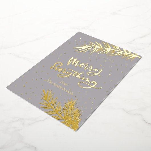 Elegant Gold Merry Alles Pine Bough on Grey Folie Feestdagenkaart (Gedraaid)