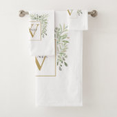 Elegant Gold Monogram Greenery Floral Bad Handdoek (Insitu)