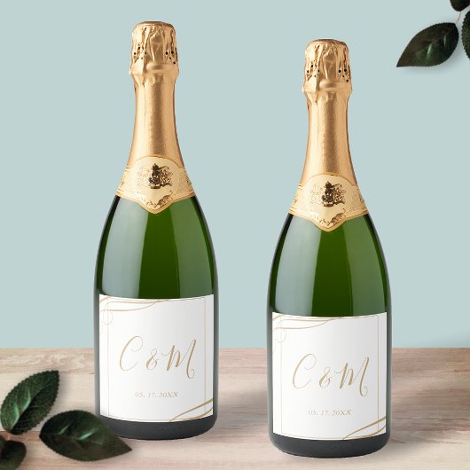 Elegant Gold Monogram Weddenschap Wijn Etiket