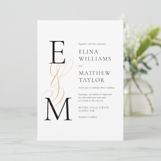 Elegant Gold Monogram Wedding Invite met RSVP Kaart (Staand voorkant)