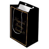 Elegant Gold Name Happy Birthday Gift Bag Medium Cadeauzakje (Voorkant Gekanteld)