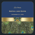 Elegant Gold Navy Blue Peacock Feathers Wedding Vierkante Sticker<br><div class="desc">Elegant design met Peacock Feathers en marine blue background,  gescheiden door een gouden ornament met een pauw lint voor een speciale bruiloft,  of andere evenementen. Pas je eigen gegevens aan. Overeenkomende objecten: in mijn Peacock Blue Collectie.</div>