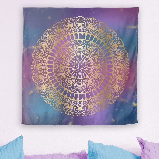 Elegant Gold op Bright Nebula Lotus Henna Mandala Wandkleed