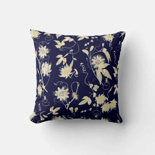 Elegant Gold Passion Flowers op Navy Blue Pattern Kussen (Voorkant)