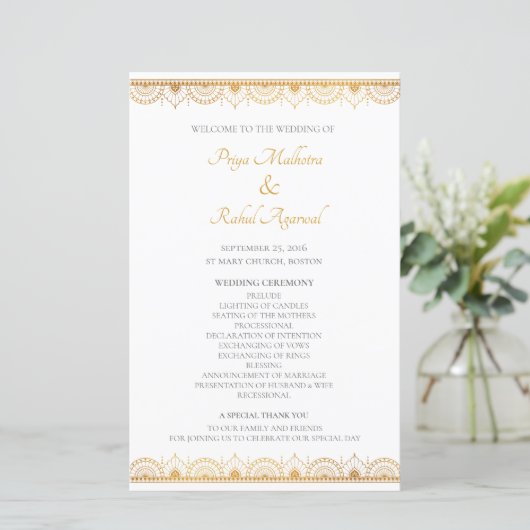 Elegant Gold Pattern Indian Wedding Program (Staand voorkant)