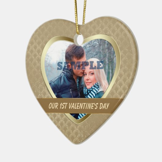 Elegant Gold Pattern Ons eerste Valentijn Ornament (Links)