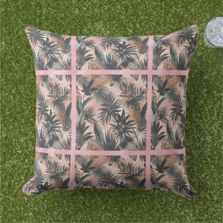 Elegant Gold, Pink and Black Jungle Leaf Pattern Buitenkussen