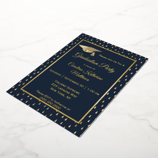 Elegant Gold Raindrops Navy Blue Graduparty Folie Uitnodiging (Gedraaid)