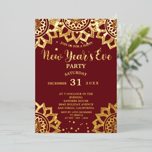 Elegant Gold Red Mandala nieuwjaarsfeest Folie Uitnodiging (Staand Voorkant)