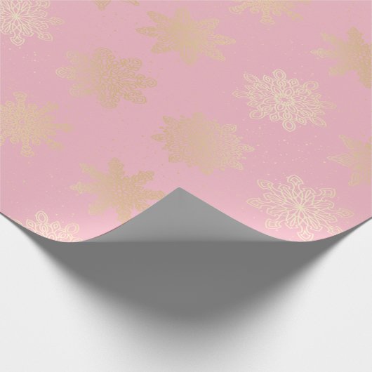 Elegant Gold & Roze Snowflake kerstpatroon Cadeaupapier (Hoek)