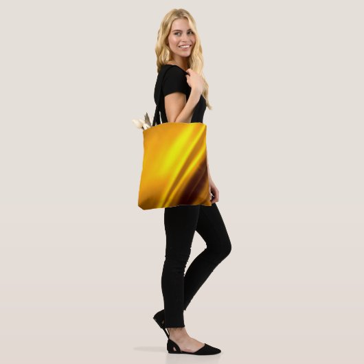 Elegant Gold Satin Faux textuur Tote Bag (Op model)