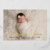 Elegant Gold Script Baby Foto geboortebekendmaking Folie Uitnodiging (Voorkant)