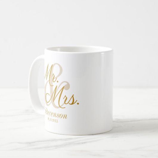 Elegant Gold Script Couple Wedding Gift Coffee Mok (Voorkant links)